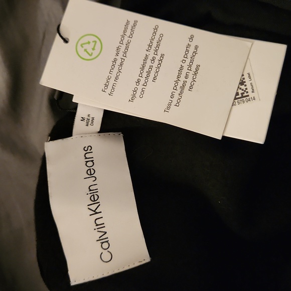 NWT ! CALVIN KLEIN CROPPED HODDIE !! - Picture 4 of 4